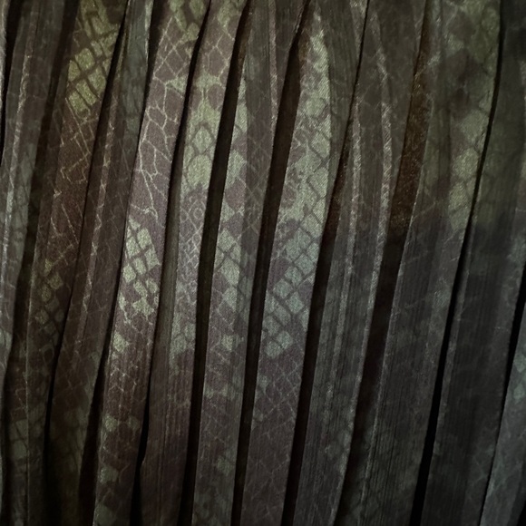 Reiss Snake Print Mini Skirt in green and black - Picture 9 of 15